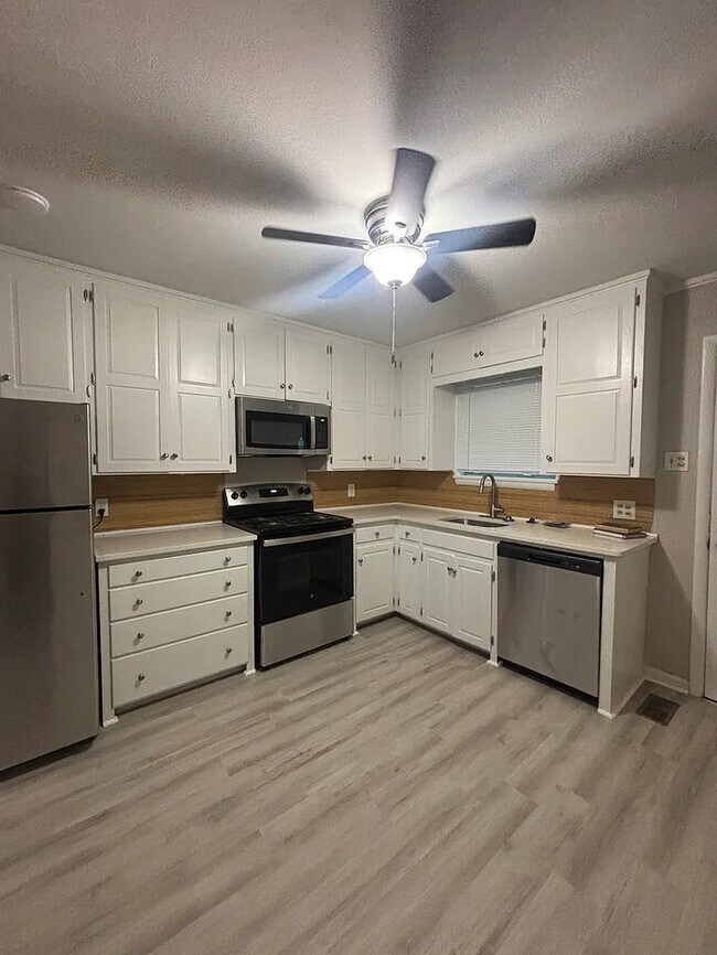 Building Photo - Duplex