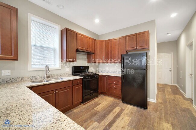 Foto del edificio - 2634 S Harding Ave