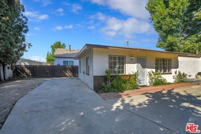 Building Photo - 7403-7403 1/2 Eton Ave
