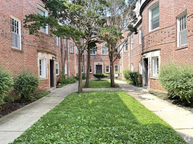 Building Photo - 918 Green Bay