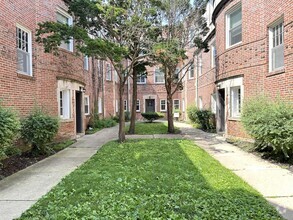 Building Photo - 918 Green Bay