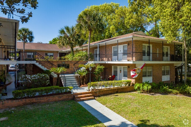 Building Photo - Fort King Manor - Historic District