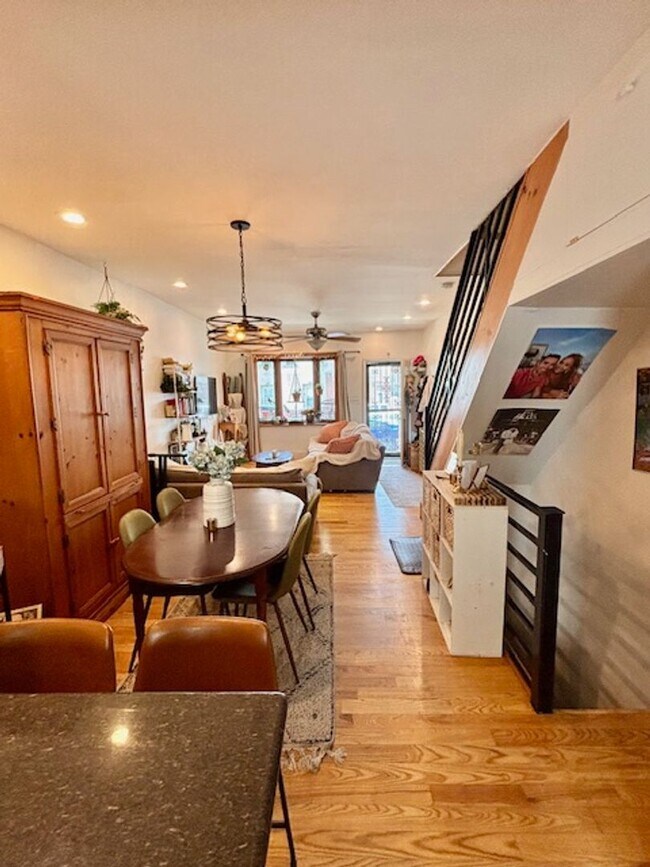 Building Photo - Charming 3 bedroom South Philly  Great Loc...