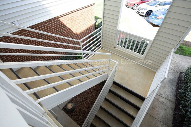 Foto del edificio - 521 Renshaw Ct