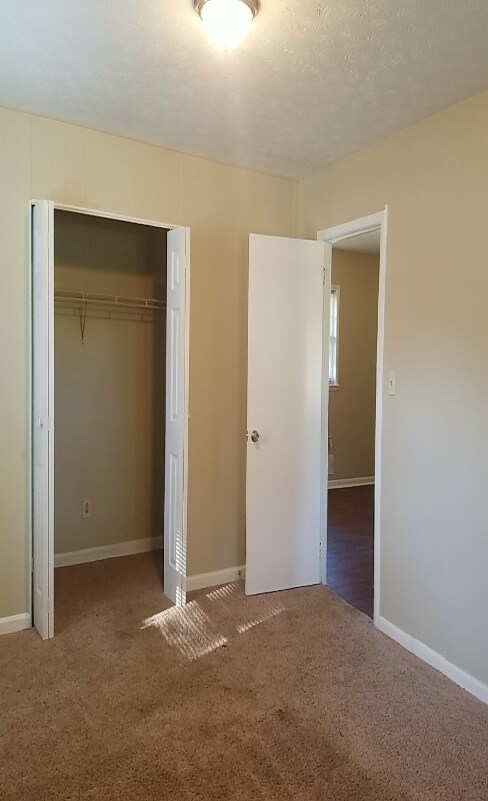 Foto del edificio - 8903 Channing Dr