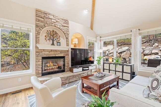 Foto del edificio - Gorgeous 4 Bedroom Home located in Gated Broadmoor Community