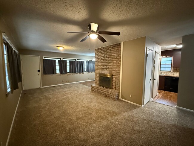 Building Photo - Enjoy your new 2 bedroom , 1 bath home wit...