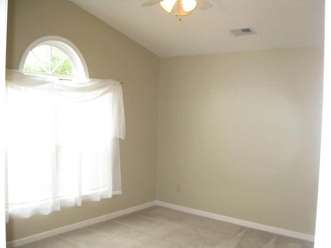 Building Photo - Ranch in Timber Creek. 3 Bedrooms. Fenced.      20260805