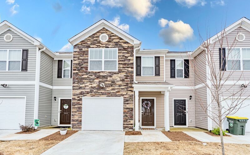 Primary Photo - 202 Southridge