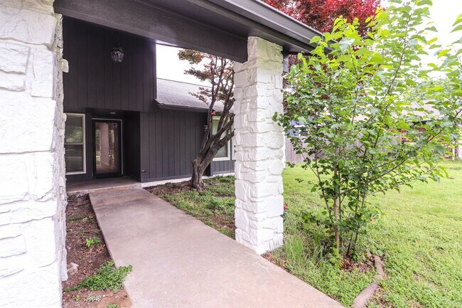 Foto del edificio - Total Remodel in Bentree - 3bed 2 bath!