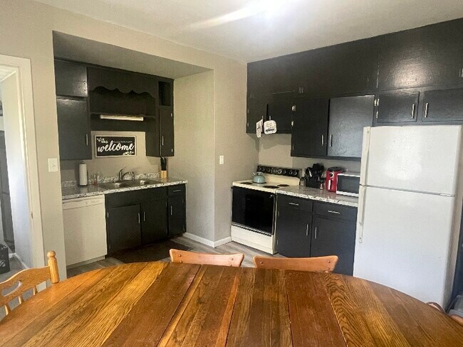 Building Photo - 1021 Keokuk St