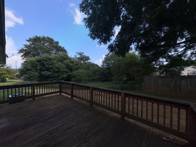 Building Photo - Beautifully Renovated 3-Bedroom Home in So...