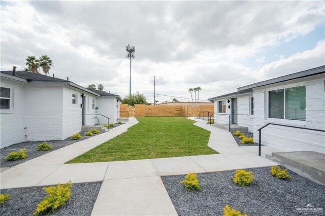 Foto del edificio - 802 Redwood Ave