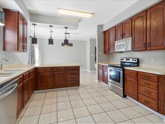 Foto del edificio - Greenleaves gem 3 bd 2 ba home, fenced yard!