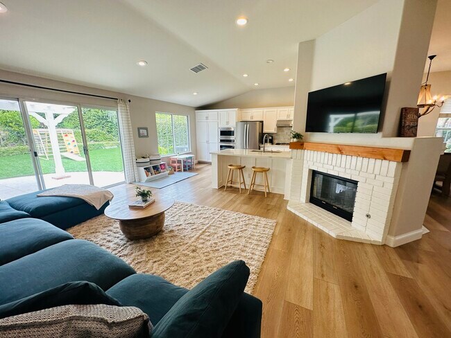 Building Photo - 2363 Laurelwood Dr