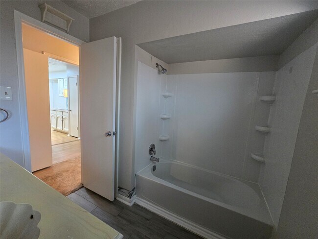 Building Photo - 25510 Thistlewaite Ln
