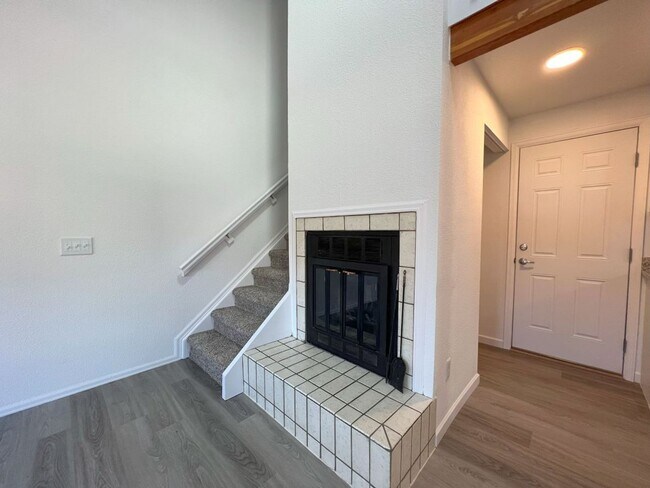 Foto del edificio - Bright and updated 2 Bedroom Townhome in Louisville