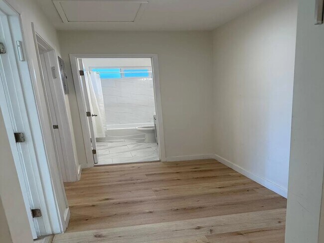 Foto del edificio - 1032 S Bedford St