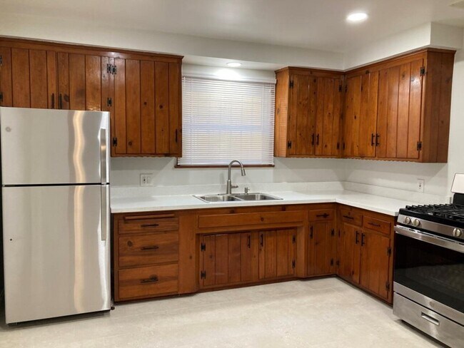 Building Photo - 16011 VICTORY
