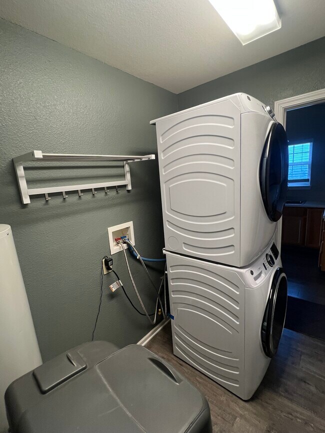 Espacio de despensa y lavandería - 227 Lakemoore St