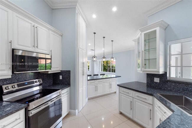 Building Photo - Winged Foot Drive, Hialeah, FL 33015 - 4 B...