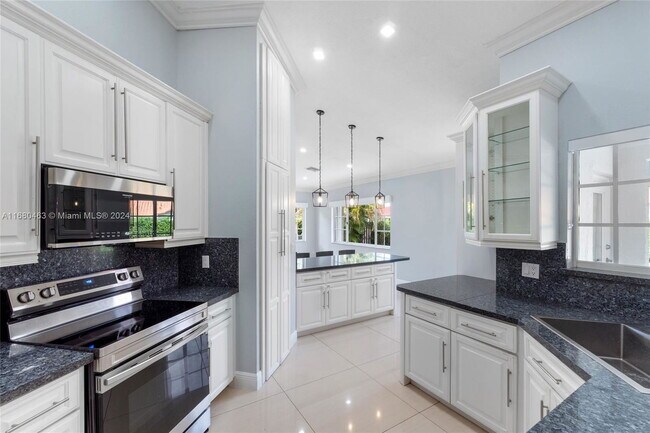 Foto del edificio - Winged Foot Drive, Hialeah, FL 33015 - 4 B...