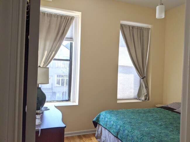 Foto del edificio - 1538 W Augusta Blvd