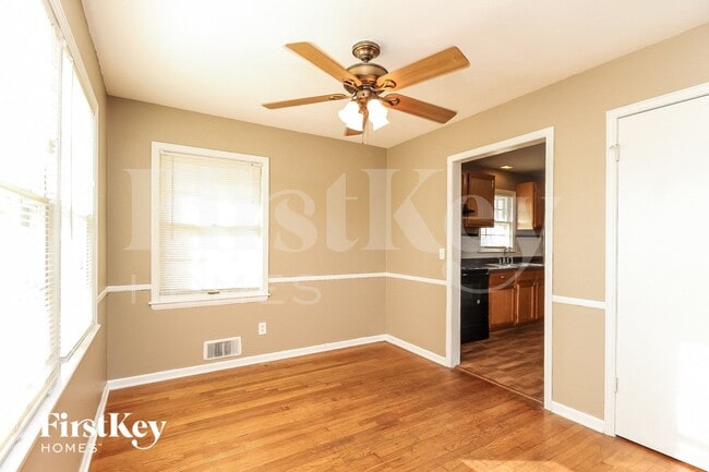 Foto del edificio - 1626 E 75th Terrace