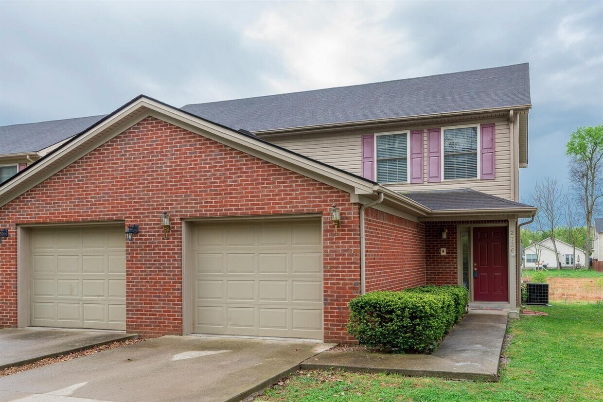 2736 Hayden Park Ln, Lexington, KY 40511 Townhouse for Rent in
