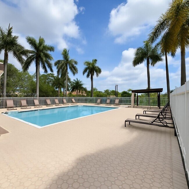 Foto del edificio - 15726 NW 16th Ct