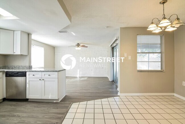 Building Photo - 3 Bedroom Pet-Friendly Home in Port Richey, FL with Main Street Renewal