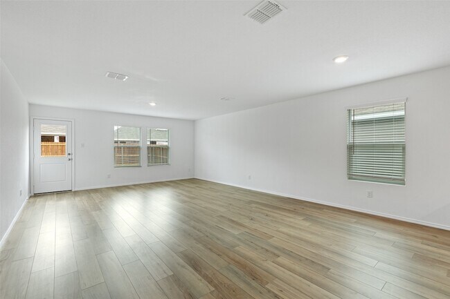 Foto del edificio - 402 Moray Dr