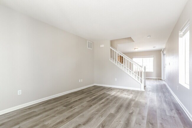 Foto del edificio - 2235 Coach House Loop