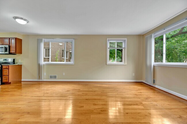 Building Photo - 9017 Manchester Rd