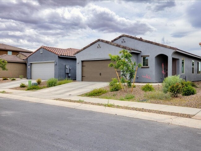 Building Photo - Spacious 3-Bedroom Home with Modern Features & Large Backyard!