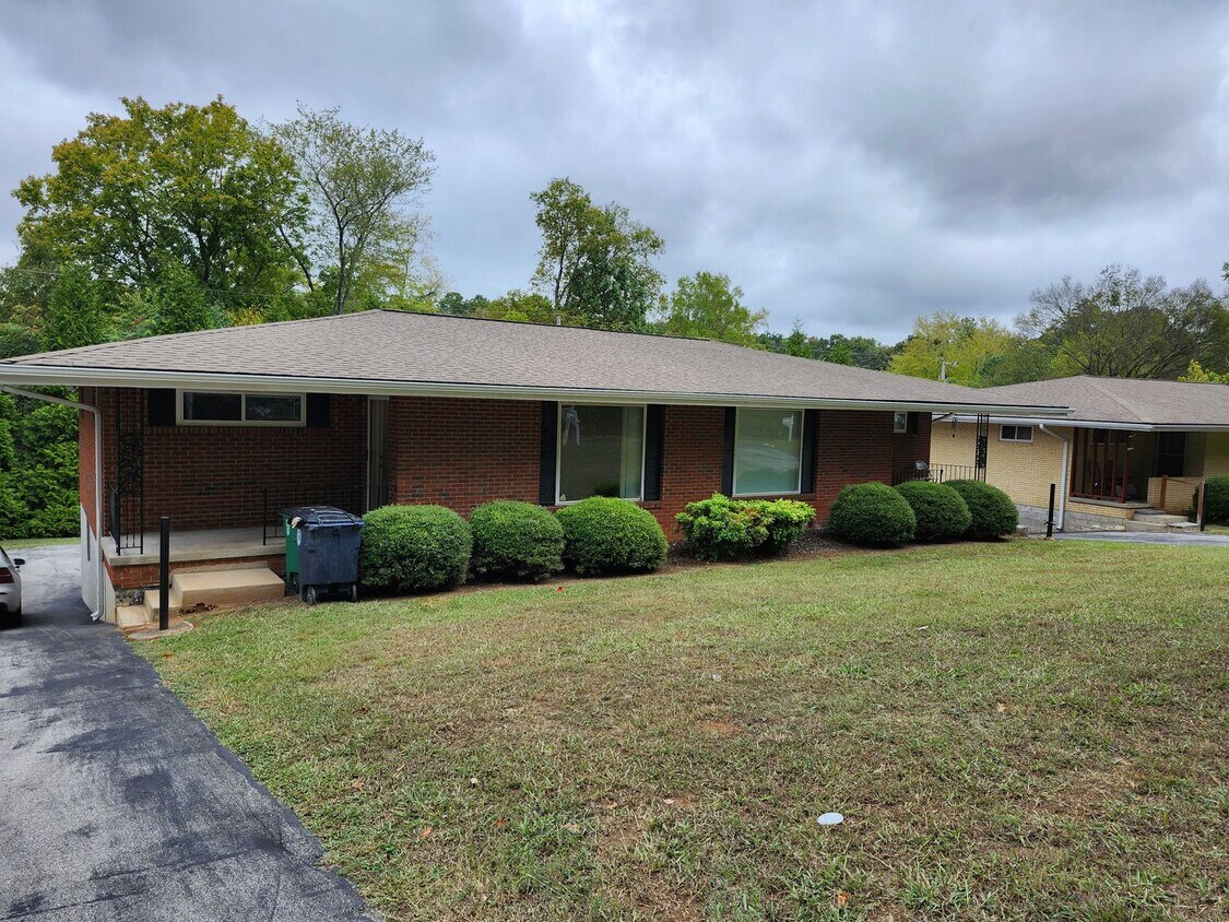 1219 John Ross Rd Unit B, Chattanooga, TN 37412 Room for Rent in