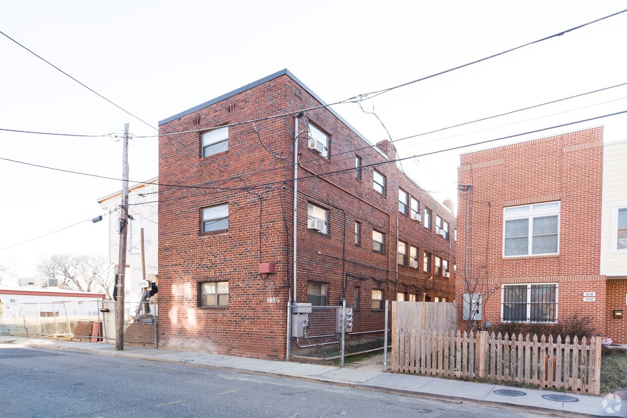 Primary Photo - 1836-1844 Central Pl NE