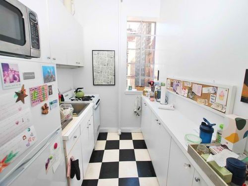 Foto del edificio - 105 W 73rd St