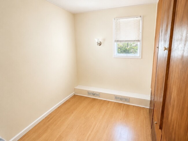 Building Photo - 1179 S Meadow Dr