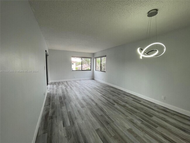 Building Photo - 151 Lakeview Dr