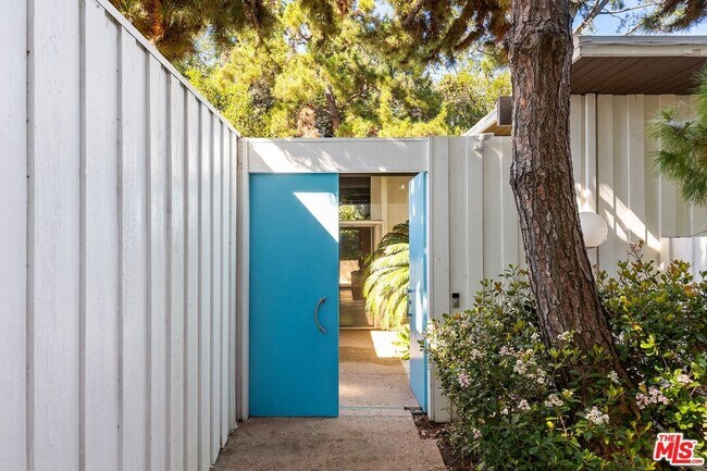 Foto del edificio - 4965 Calvin Ave