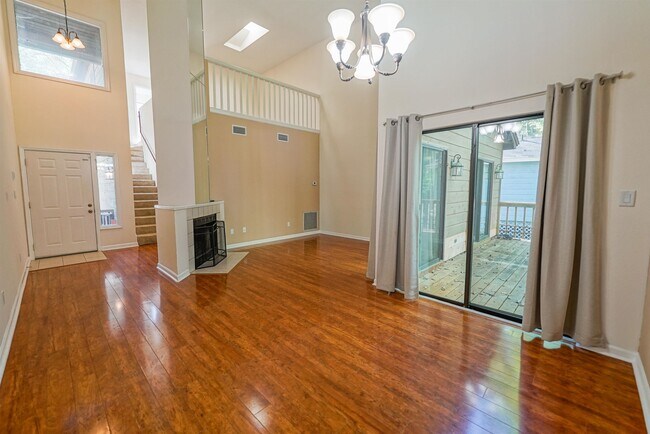 Foto del edificio - 1731 Nestlewood Ln