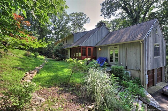 Building Photo - 11 Partrick Ln