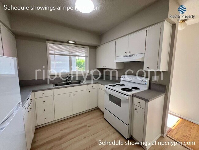 Building Photo - 21723 SE Alder Dr