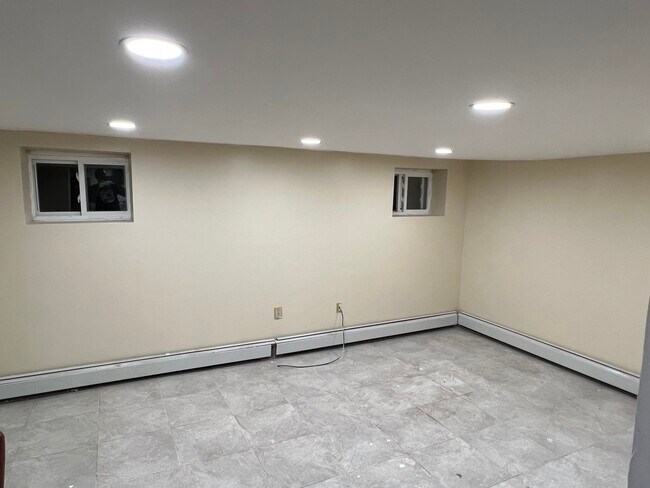 Foto del edificio - 458 N Maple Ave