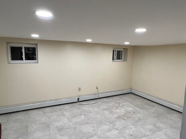 Building Photo - 458 N Maple Ave