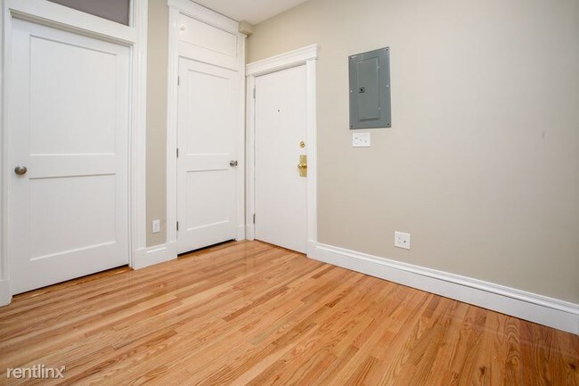 Building Photo - 2 br, 1 bath  - 1112 Boylston St Apt 43