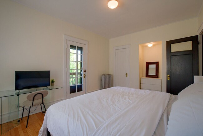 Foto del edificio - 1364 E 48th St