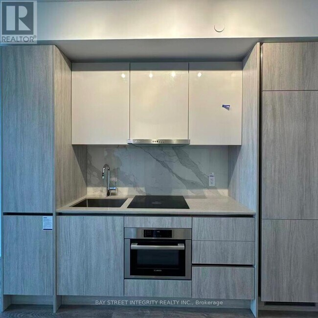 Photo du bâtiment - 180 Front St E