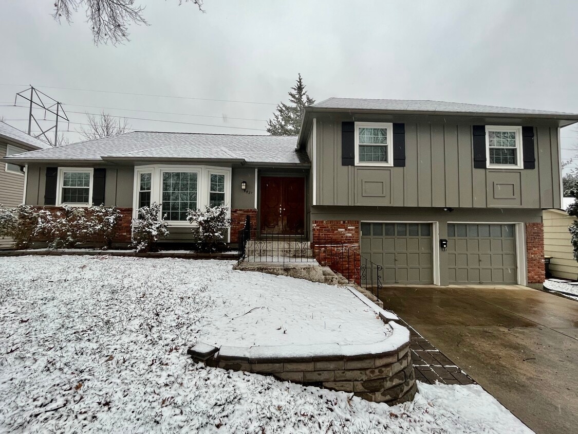 9431 Moody Park Dr, Overland Park, KS 66212 House Rental in Overland Park, KS